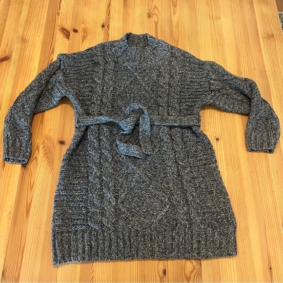NWT Anthropologie Amadi Leah Cable-Knit Sweater Size XS Gray JB - Picture 3 of 7